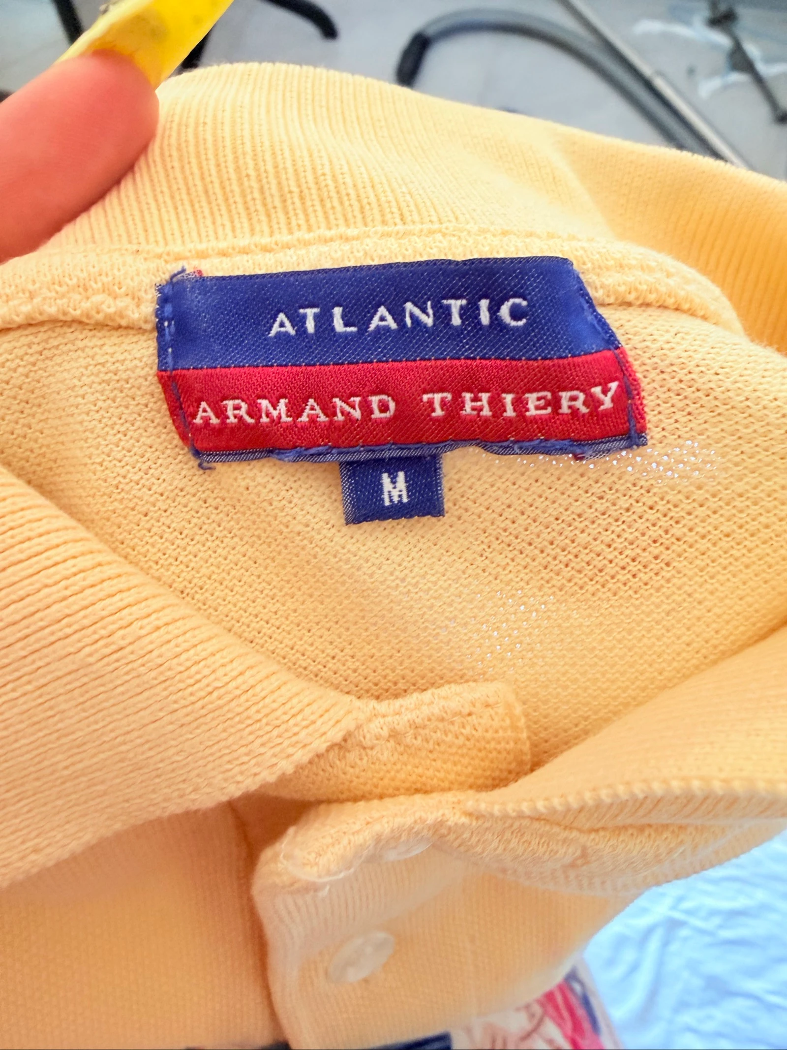 Polo Armand Thierry Homem Amarelo Pastel Tamanho M Muito bom estado – photo 2